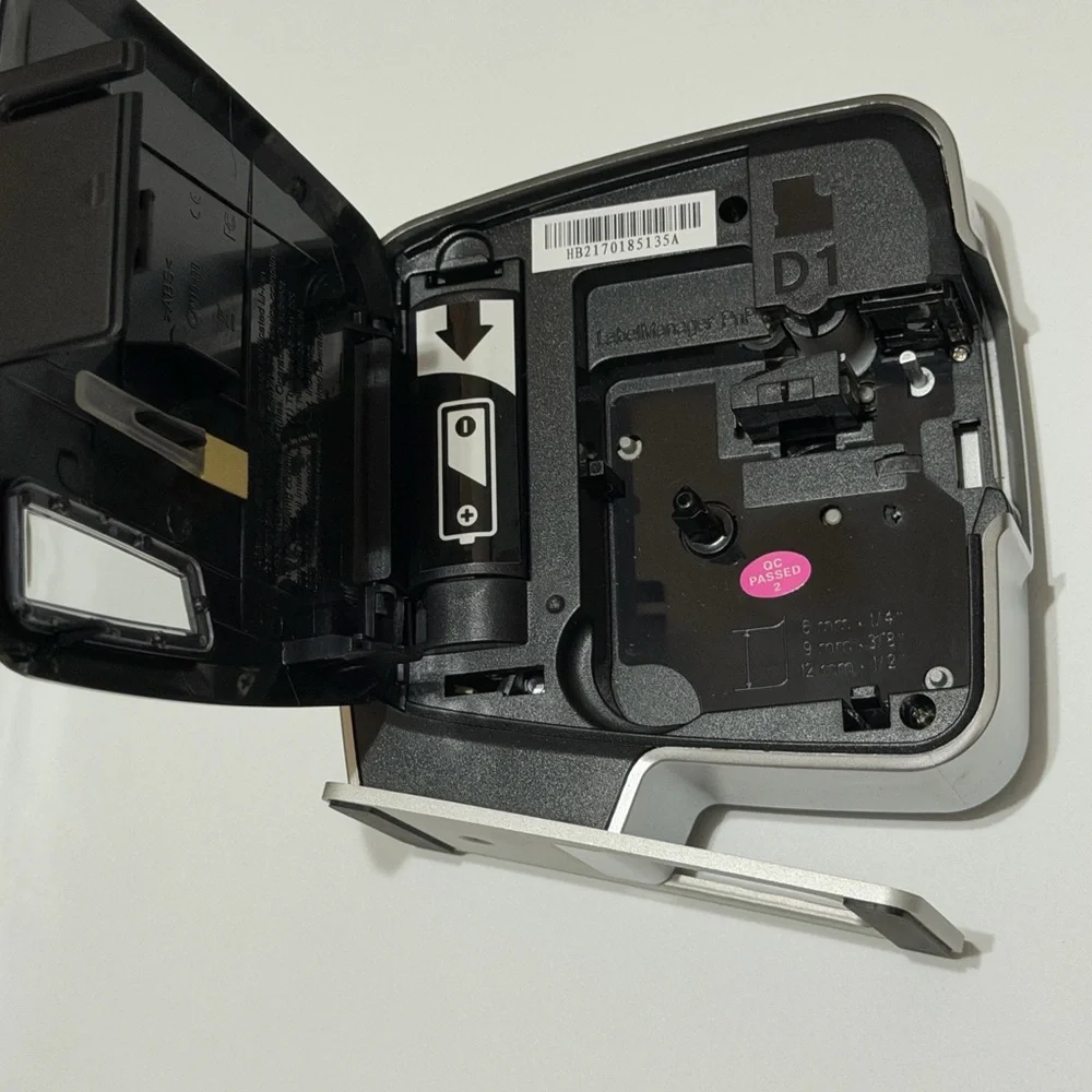 Dymo Plug and Play Label Maker - Black and Silver